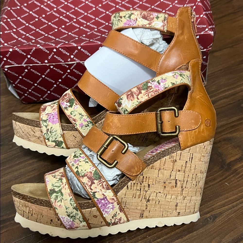 80/20 Willa Wedge Floral Sandals Size 9